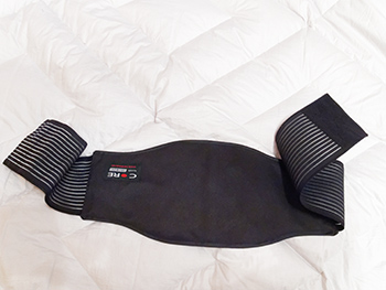 Photo showing Velcro waist band of Core version of Gerbing back wrap kidney warming belt.